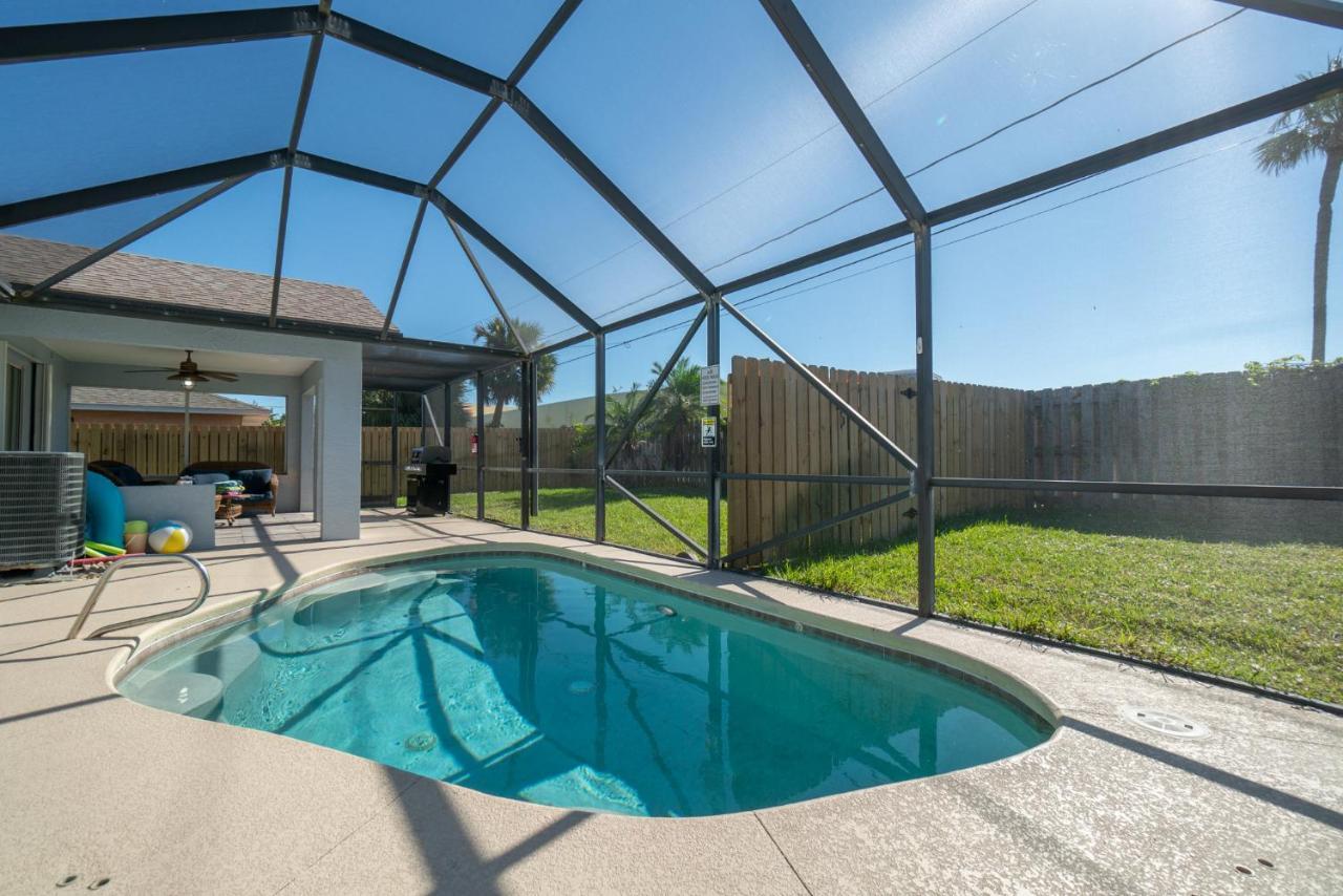 Serene Seaside Retreat - Dog Friendly - 2Br Townhouse With Shared Heated Pool Steps To Paradise Beach! Melbourne Dış mekan fotoğraf